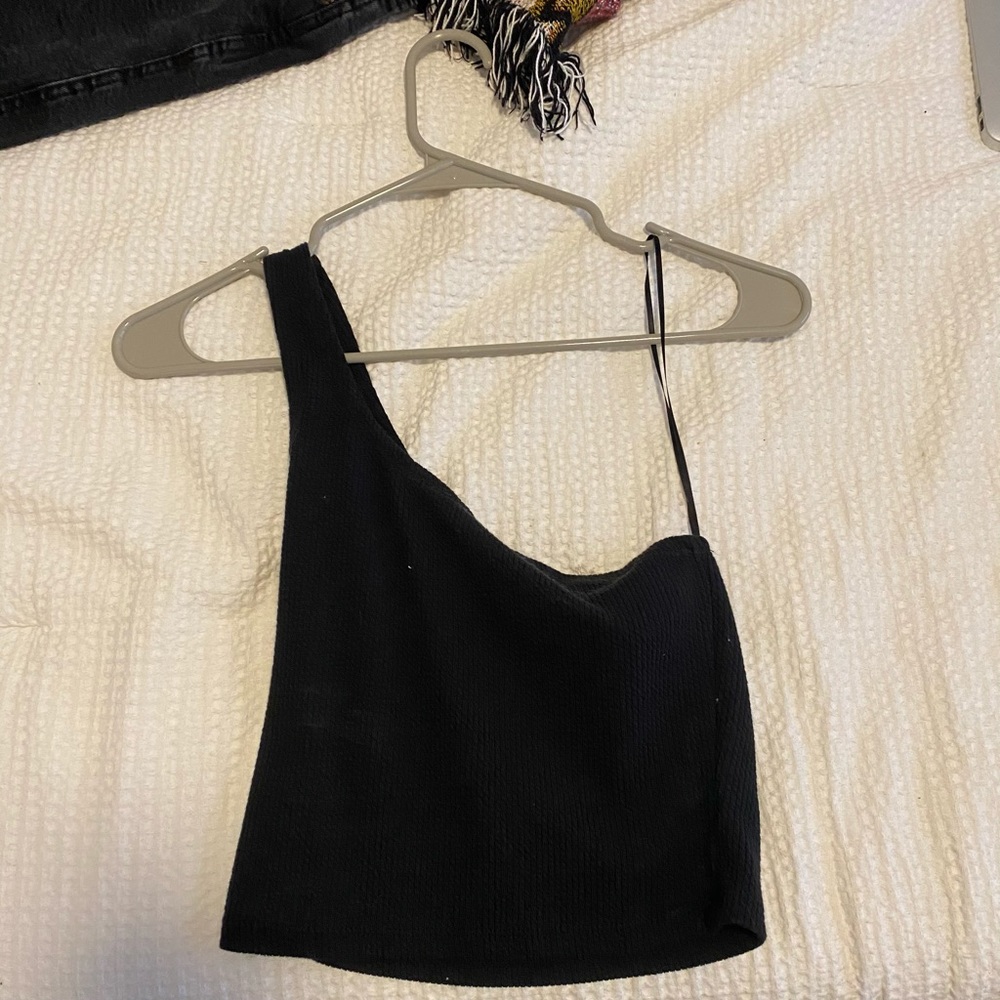 One shoulder crop top